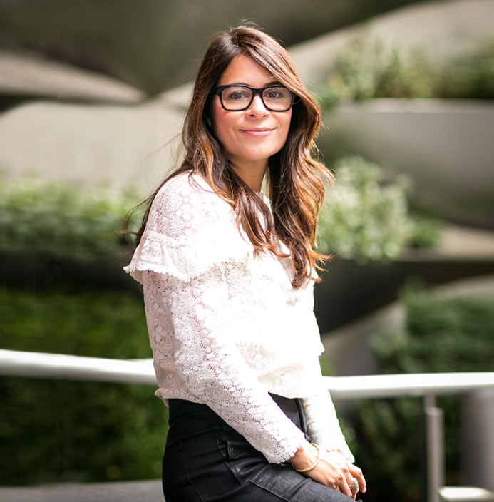 Sandra Peña owner and wedding officiant of Ultimate USA Weddings